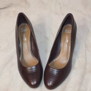 Clarks Artisan Snake Skin Print Burgundy Pumps 9M